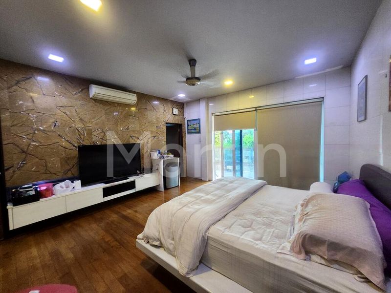 7 Bed Corner Terrace (Landed) for Sale in  Golden Hill Estate - Image 10
